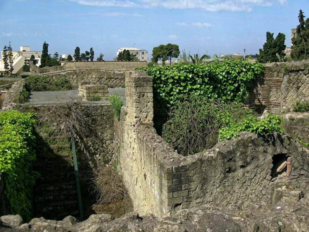 VI.10, Herculaneum. May 2005. Looking south and west to upper floor attics and terraces at top of stairs.
Photo courtesy of Nicolas Monteix.